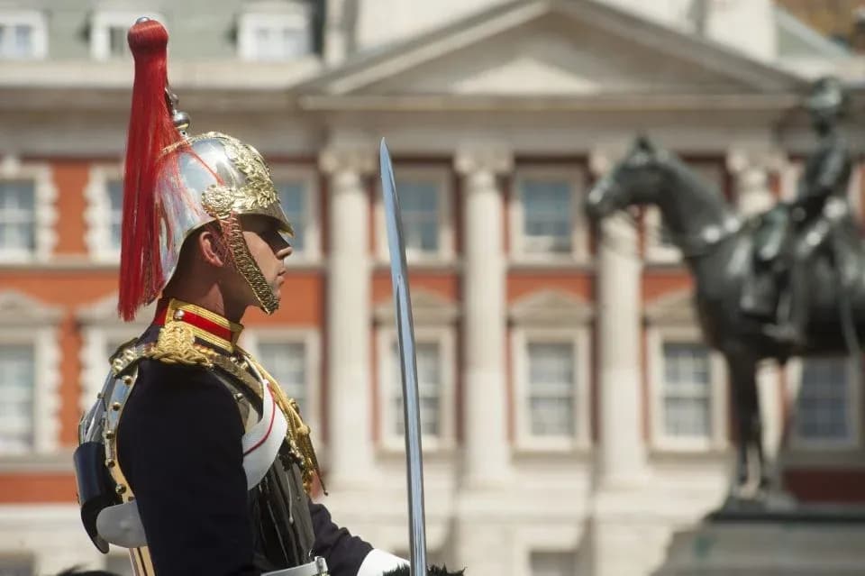 London Tour with Changing of the Guard & Westminster Abbey - Image 5