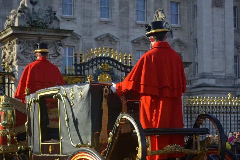 London: Buckingham Palace, Westminster Abbey & Big Ben Tour - Image 17