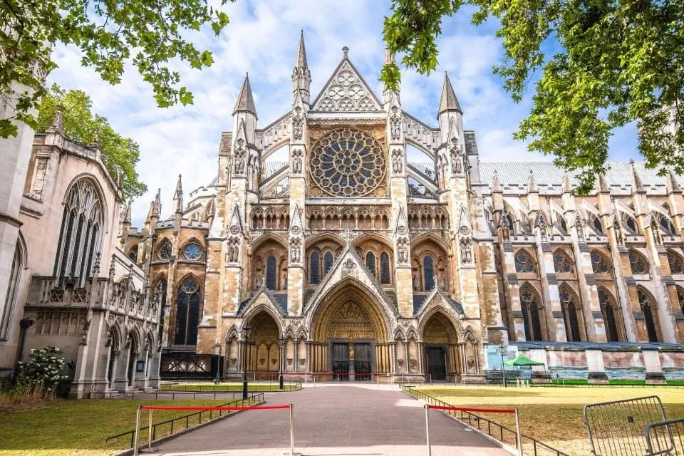 London: Buckingham Palace, Westminster Abbey & Big Ben Tour - Image 1