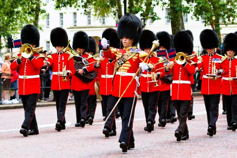 London Tour with Changing of the Guard & Westminster Abbey - Image 15