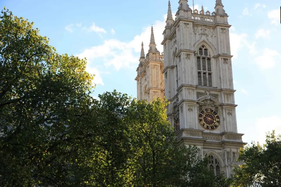 London Tour with Changing of the Guard & Westminster Abbey - Image 3