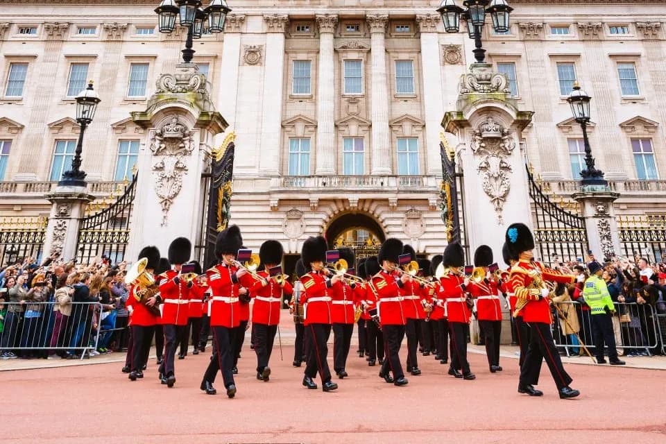 London Tour with Changing of the Guard & Westminster Abbey - Image 6